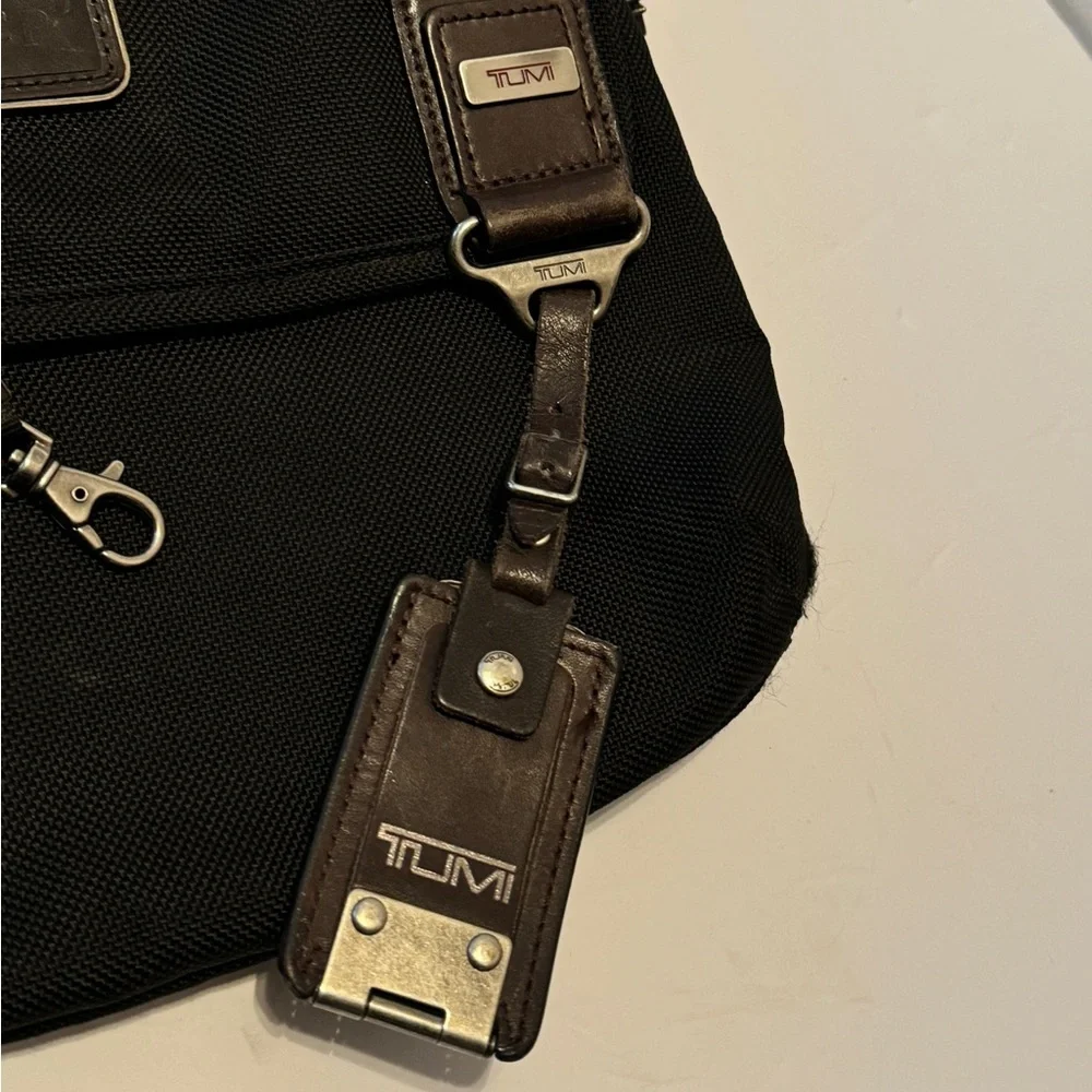 TUMI ALPHA BRAVO ANNAPOLIS CROSSBODY BAG - rarely used